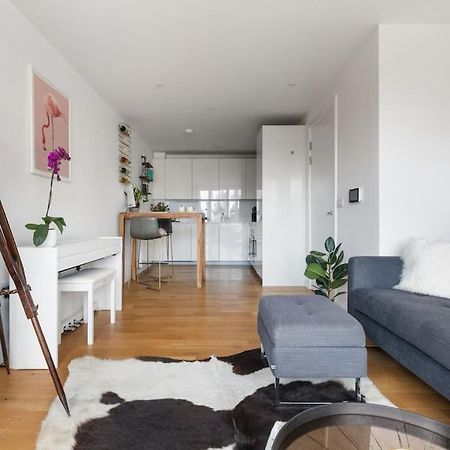 Modern New 1-Bedroom Home Stunning Views Londres Exterior foto