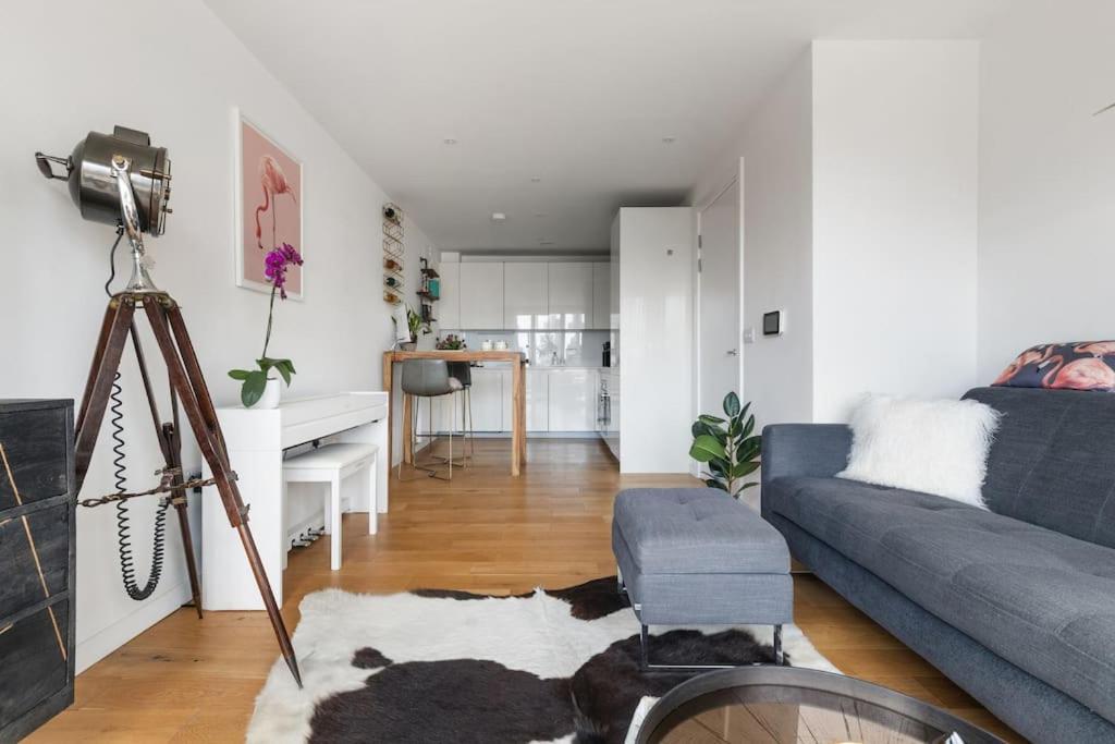 Modern New 1-Bedroom Home Stunning Views Londres Exterior foto