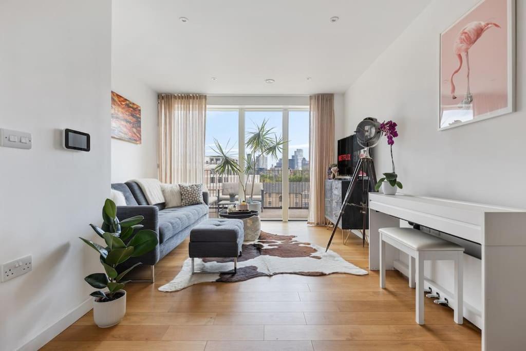 Modern New 1-Bedroom Home Stunning Views Londres Exterior foto